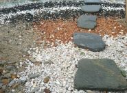 Šlapáky XXL - prírodný kameň na chodníky Kavalas